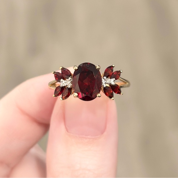Garnet Gold Ring: Natural gemstone oval pyrope red diamond 10K solid yellow gold - Picture 3 of 15